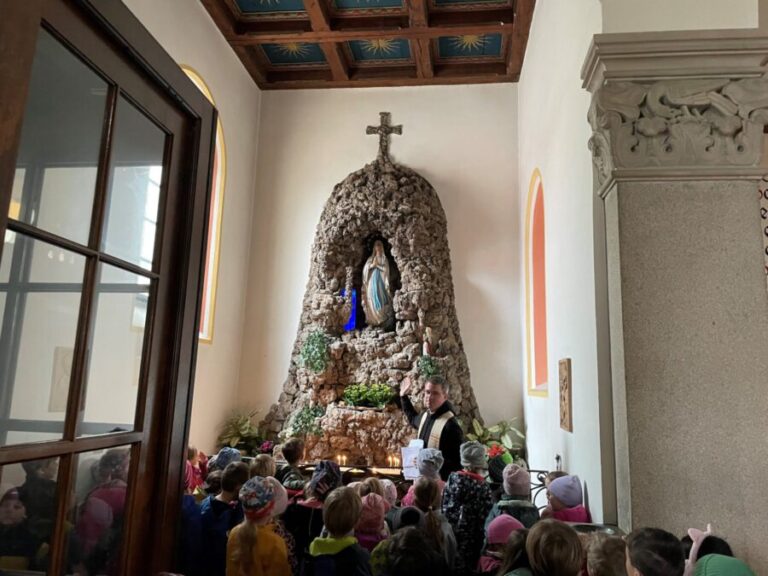 Maiandacht des Kindergarten St. Peter und Paul OlchingBlog,ein