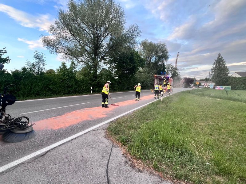 FFW Esting – Gefahrstoff auslaufender Kraftstoff