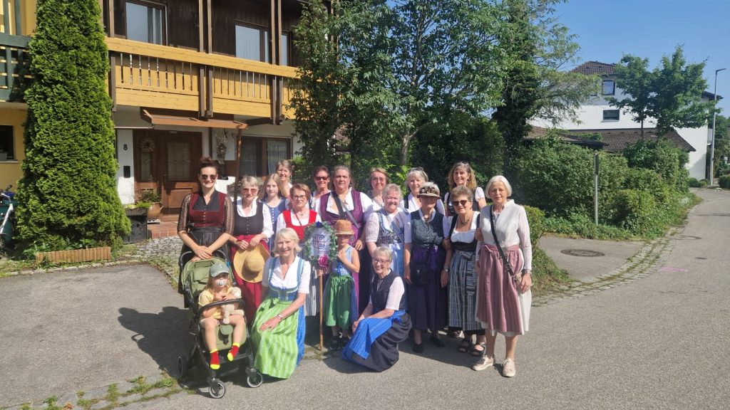 Frauenbund beim Olchinger Volksfesteinzug