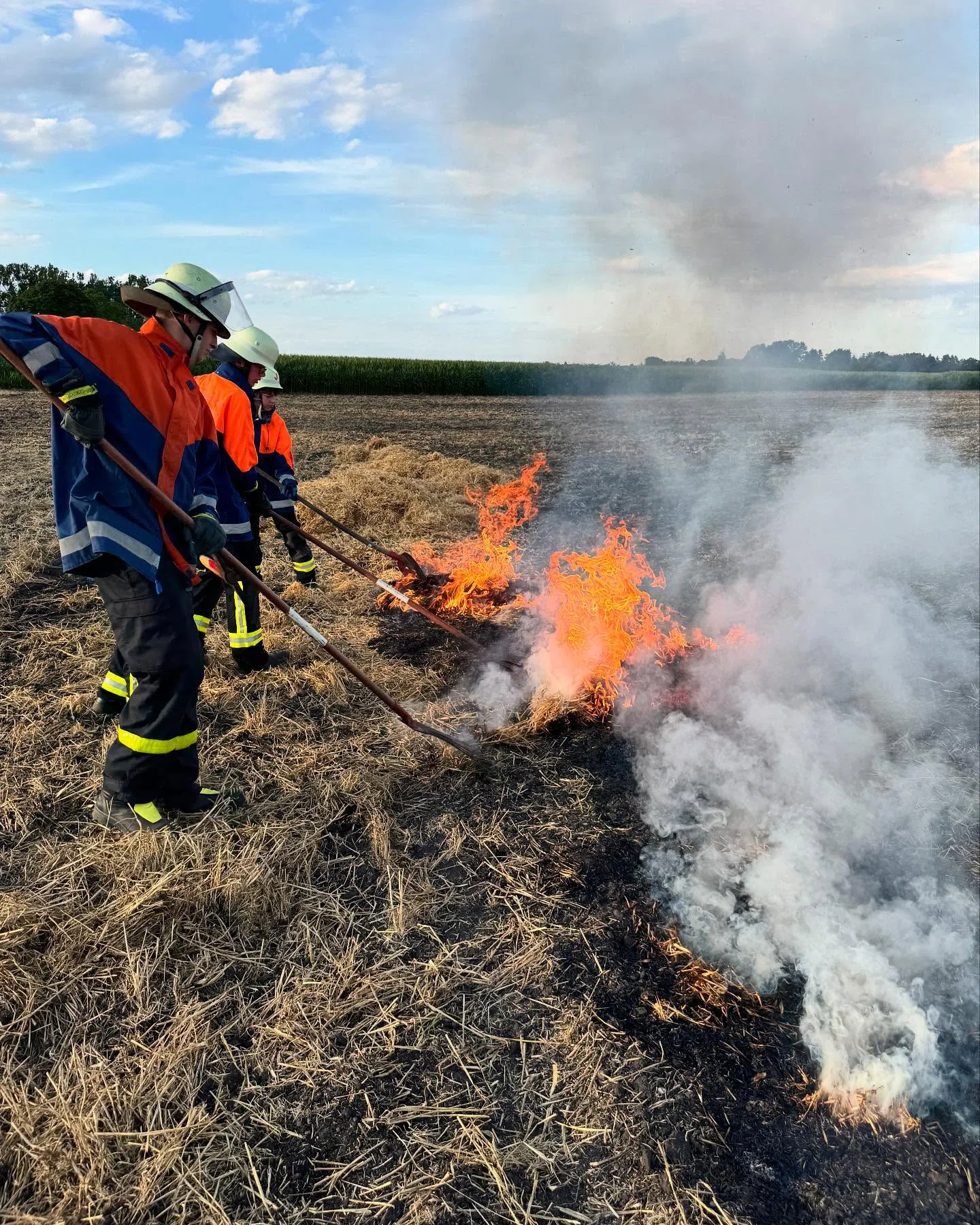 Von Wasser auf’s Feld – Übung bei der Vegetationsbrandbekämpfung