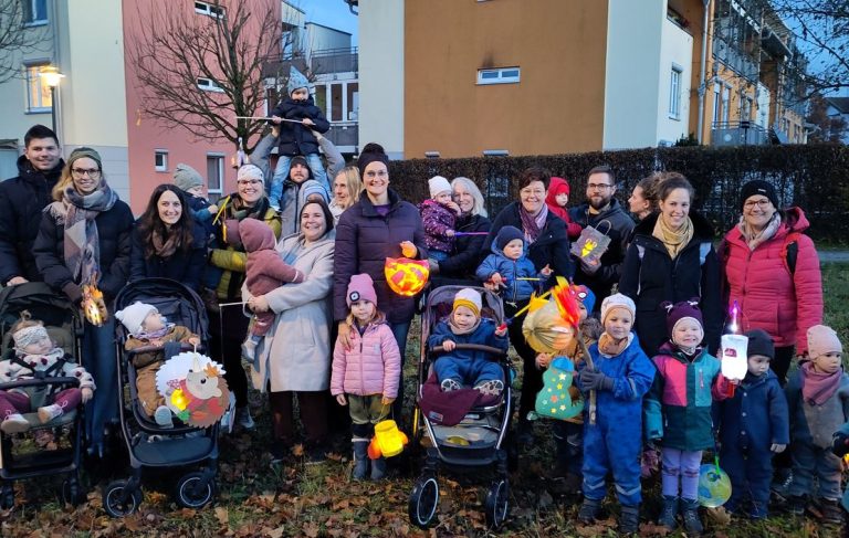 Laternenumzug der Eltern-Kind-Gruppen des Frauenbunds