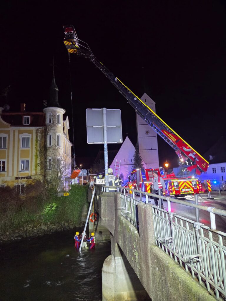 FFW Fürstenfeldbruck – Wasserrettung in der Nacht