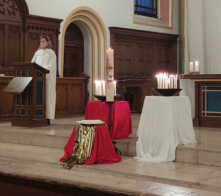 Kath. Kirche Olching: Trauerandacht mit Blumenzwiebeln 