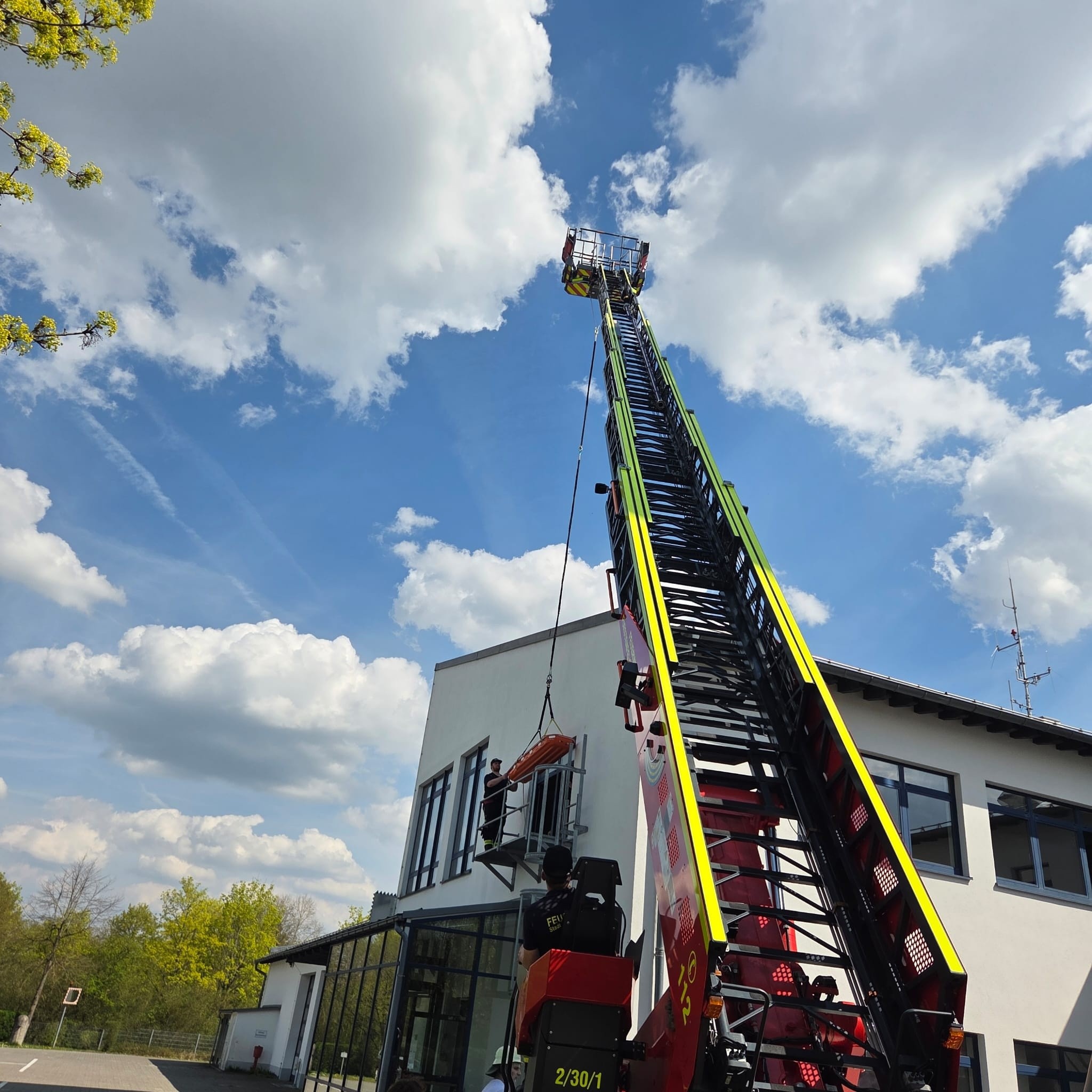 FFW FFB – Abschluss der Ausbildung „Truppmann/Truppführer Drehleiter“