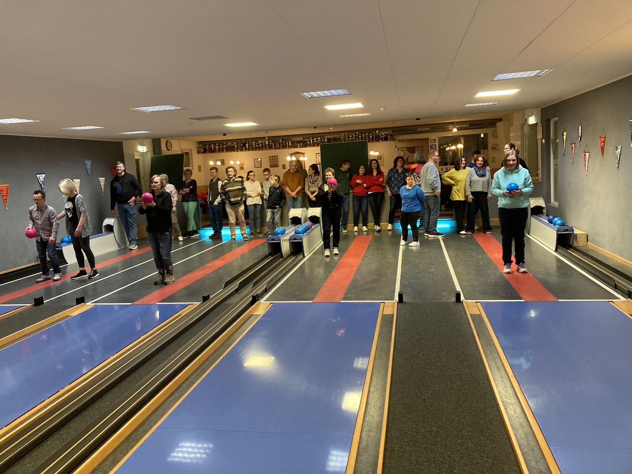 Kreis Eltern behinderter Kinder Olching – Familienkegeln des EBK