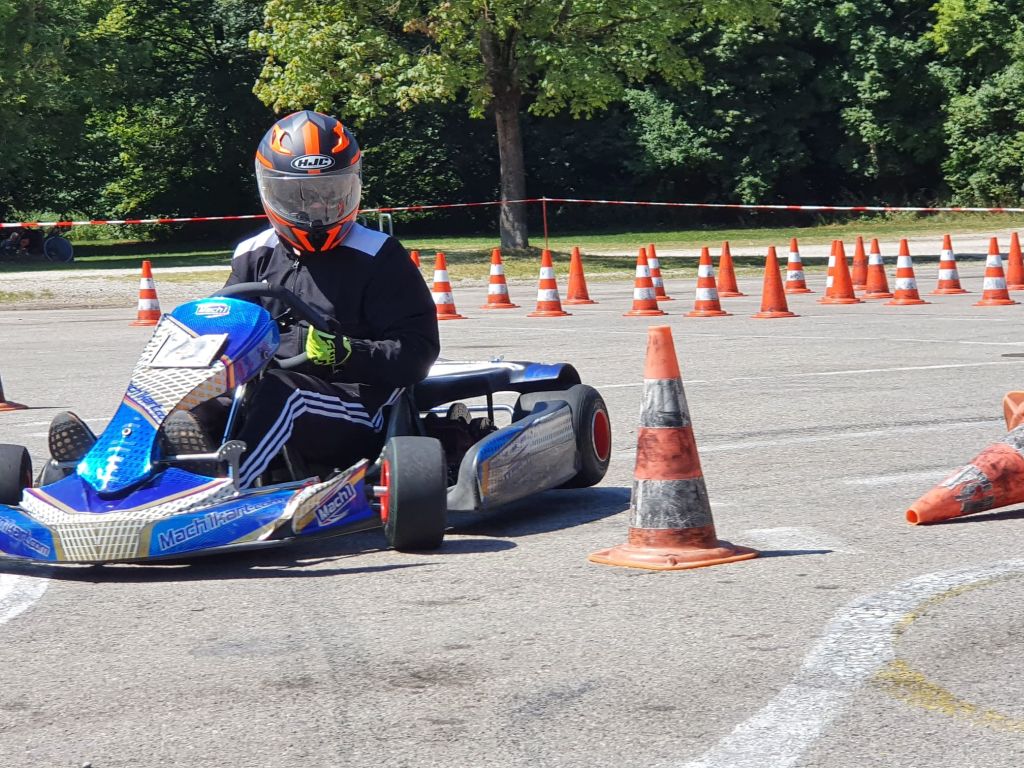 MSF Olching e.V.: Jugendkarttraining auf dem Volksfestplatz