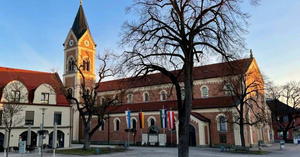 Die Kirche  St. Peter und Paul in Olching