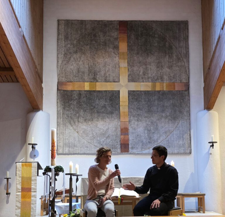 Kath.Kirche Olching: Andacht Anders: Maiandacht 
