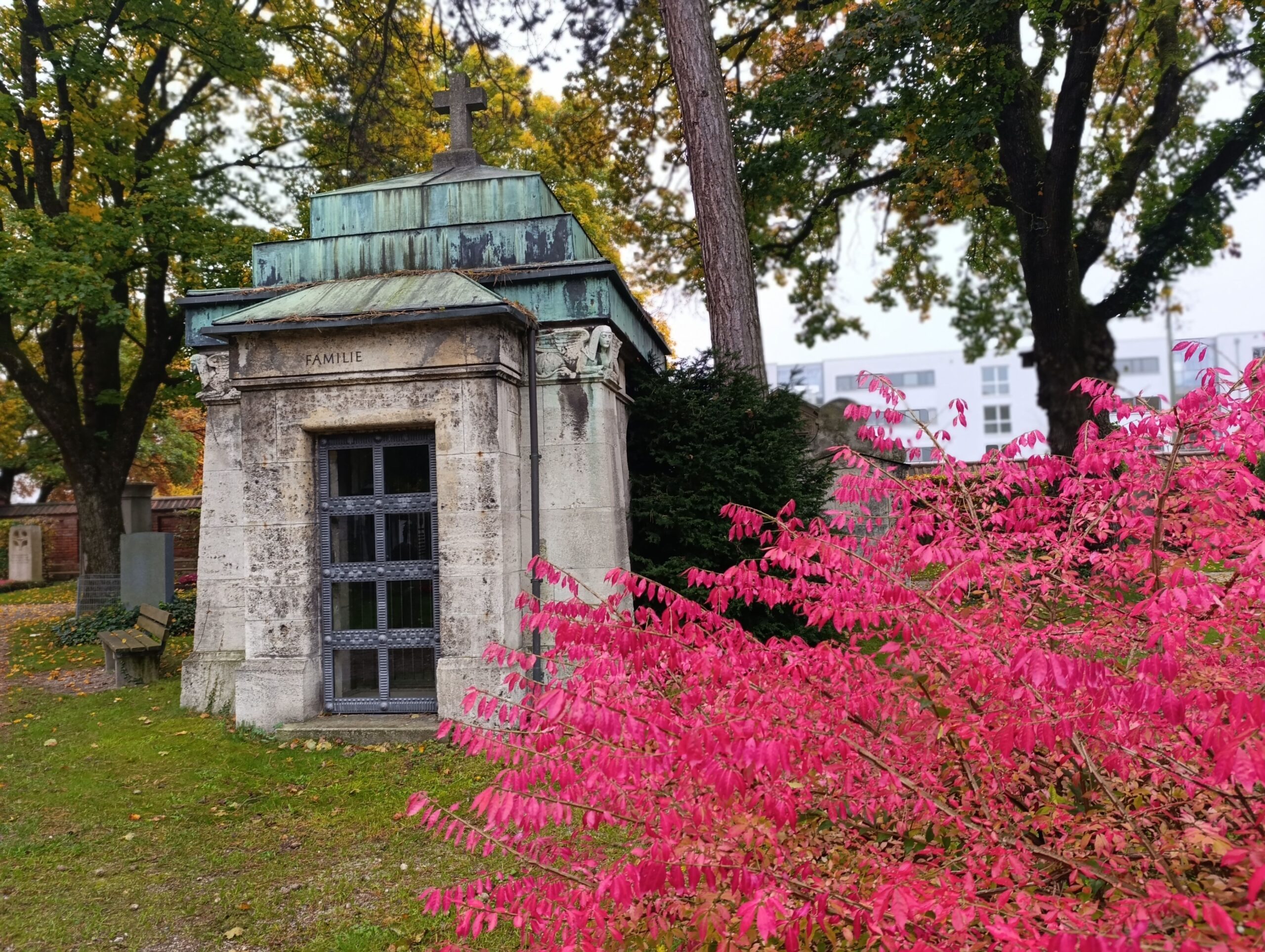 Ein gemütlicher Herr – Die bösen Banalen auf dem Nordfriedhof