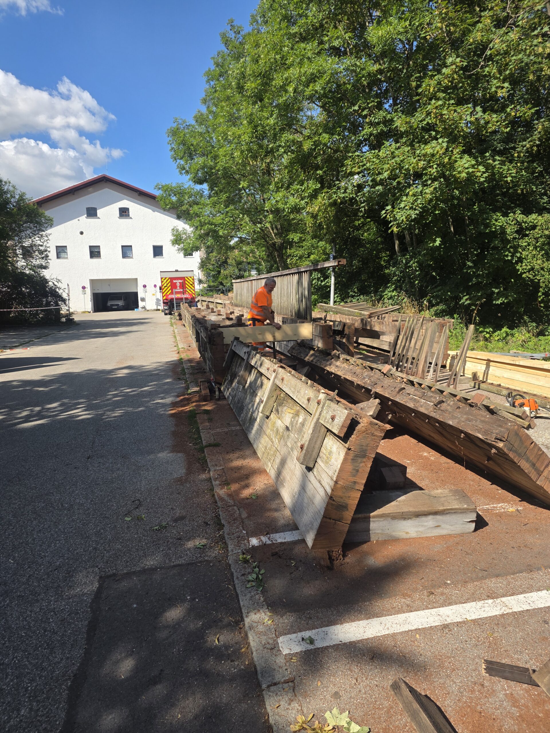 Die alte Mühlbachbrücke ist Geschichte – der Zahn der Zeit hat deutliche Spuren hinterlassen